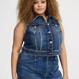 Torrid Vintage Stretch Crop Denim Vest Medium Wash Cotton Spandex Regular 4
